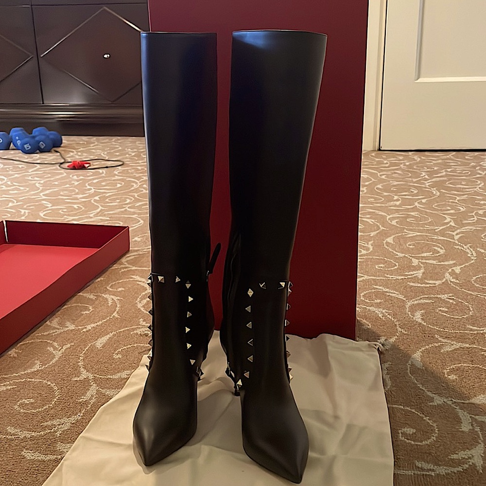 Valentino garavani rock stud black boot. NWT